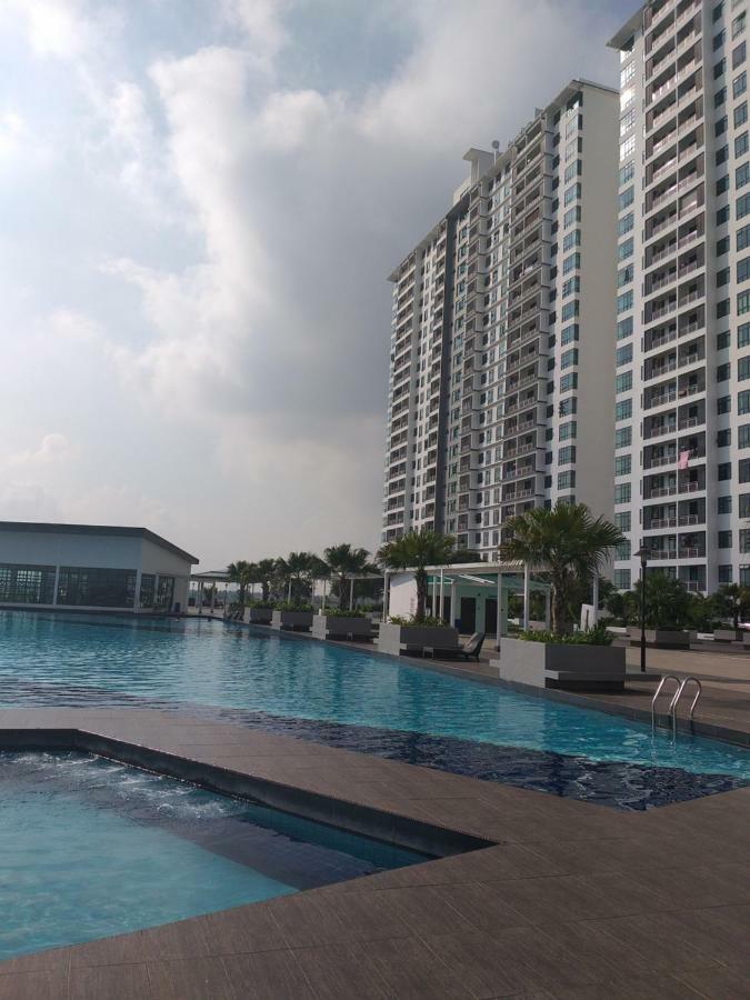 Kempas Indah @ The Secret Garden Homestay Johor Bahru Extérieur photo